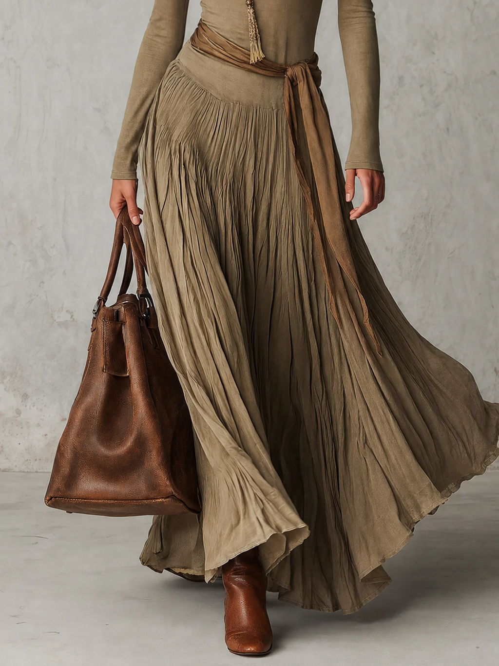 JÚLIA | Robe maxi plissée élégante à col roulé, manches longues et nœud à la taille