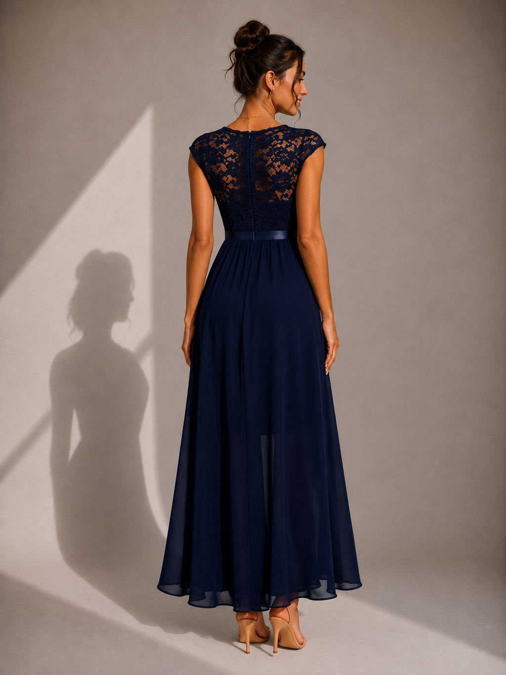 Loreto | Vestido de Fiesta con Cuerpo de Encaje y Bajo Asimétrico