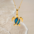 CHANTAL | Collier tortue dorée à opale bleue