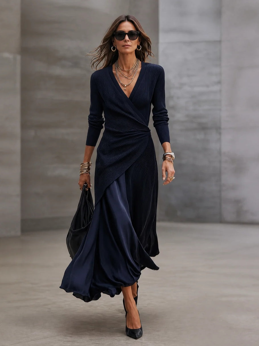 LOREDANA | Robe maxi asymétrique à col en V et panneaux en satin bleu marine