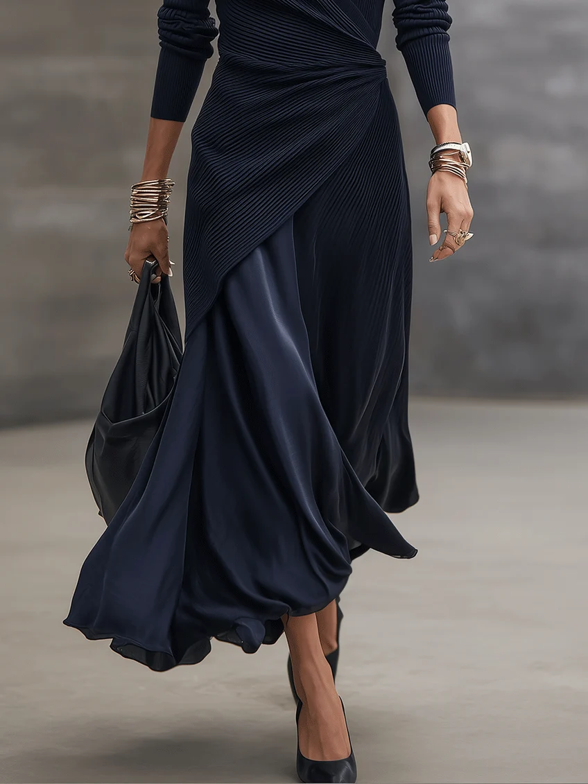 LOREDANA | Robe maxi asymétrique à col en V et panneaux en satin bleu marine