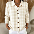 Pull en maille à carreaux et boutonnage pour femme
